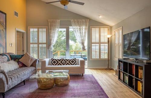 Rosewood House | East ATX 3BR 2BA, Patio and Fire Pit Mins to Downtown by Austin Vacay
