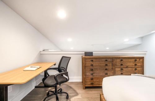 Govalle Apartment | East ATX Casita - Workspace and Near ACC Campus