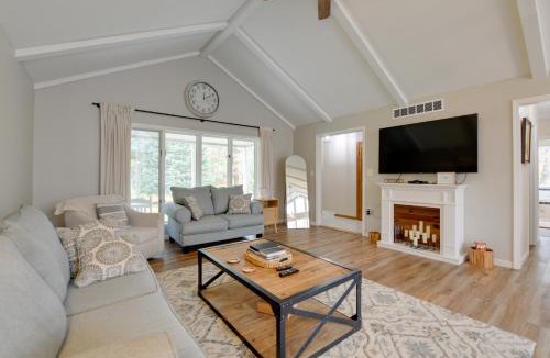 East Aurora House | East Aurora Home ~ 18 Mi to Downtown Buffalo!