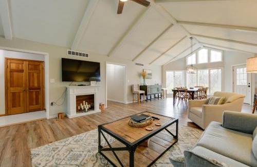 East Aurora House | East Aurora Home ~ 18 Mi to Downtown Buffalo!