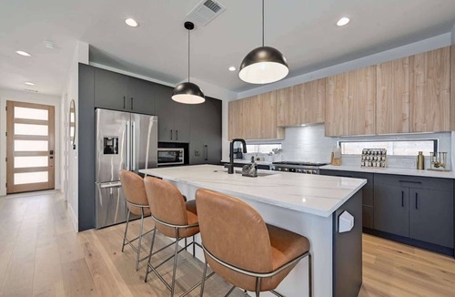 Holly Condo | East Austin 5BR w Private Pool, Rooftop & Views!
