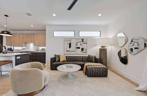 Holly Condo | East Austin 5BR w Private Pool, Rooftop & Views!