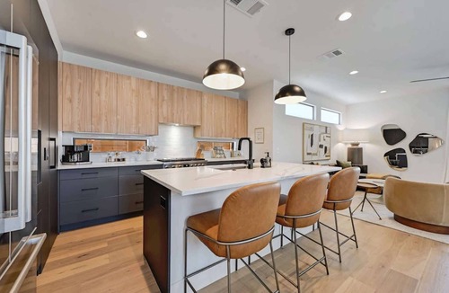 Holly Condo | East Austin 5BR w Private Pool, Rooftop & Views!