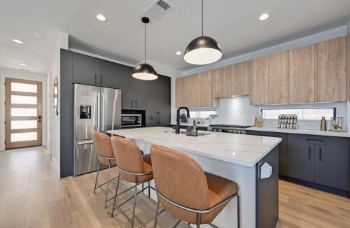 Holly House | East Austin 5BR w Private Pool Rooftop & Views