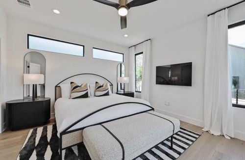 Holly House | East Austin 5BR w Private Pool Rooftop & Views