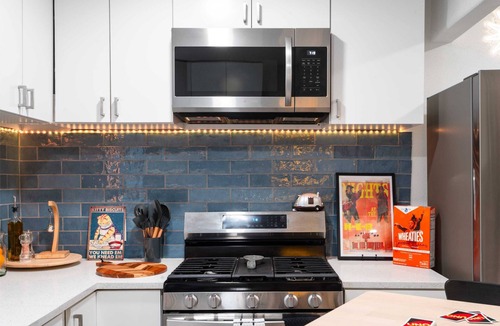 East Cesar Chavez Cottage | East Austin Bungalow w Bbq, Firepit, Fun Yard