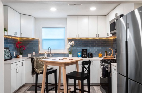 East Cesar Chavez Cottage | East Austin Bungalow w Bbq, Firepit, Fun Yard