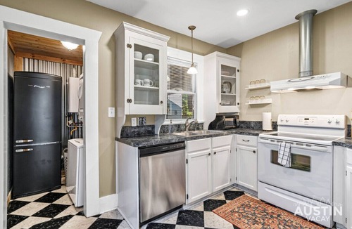 Swede Hill House | East Austin Charmer│Grill, Fenced Yard & Patio│Near Rainey, UT & 6th St