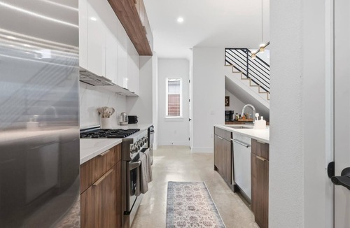 Rosewood House | East Austin Gated Luxury Home-Minutes to Downtown, Airport and Restaurants