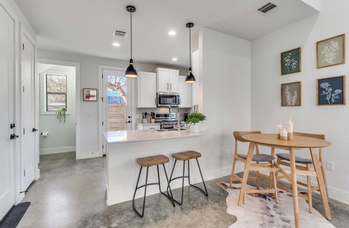 Govalle House | East Austin Hideaway 2-bedroom house with AC and Google Fiber