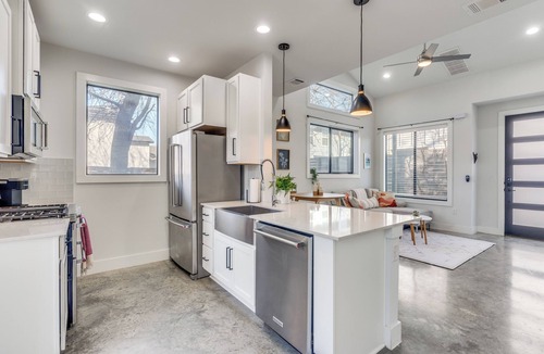 Govalle House | East Austin Hideaway 2-bedroom house with AC and Google Fiber
