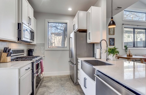Govalle House | East Austin Hideaway 2-bedroom house with AC and Google Fiber