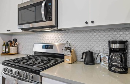 Govalle House | East Austin Home - 2 Bedroom | Large Backyard
