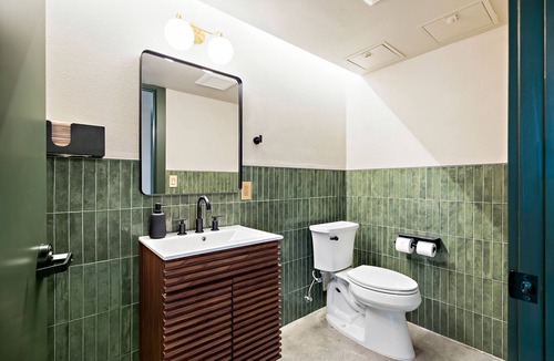 Bouldin Hotel | East Austin Oasis | Hot/Cold Plunge + Group Ready