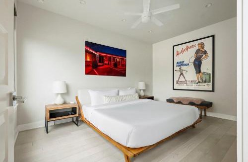 Chestnut House | East Austin Oasis - Pool - Grill - Modern 4BR Home