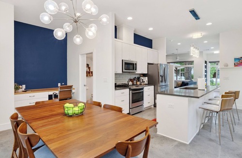 Govalle House | East Austin Retreat Firepit Near Downtown + Nightlife | Govalle Glow