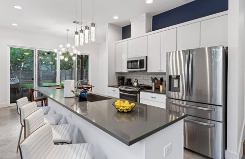Govalle House | East Austin Retreat Firepit Near Downtown + Nightlife | Govalle Glow