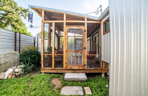 Blackshear-Prospect Hill House | East Austin Retreat with Sauna and Cold Plunge