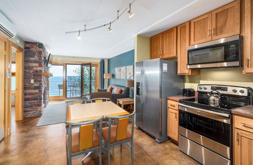 Grand Marais Apartment | East Bay Suites