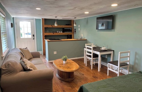 Fairfield Cottage | East Carolina Cabin - Pet Friendly
