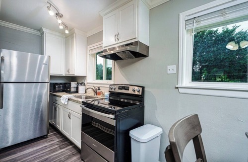 Old East Dallas Apartment | East Dallas Hideaway - 1BR Near Med District - Gated - Extended Stays