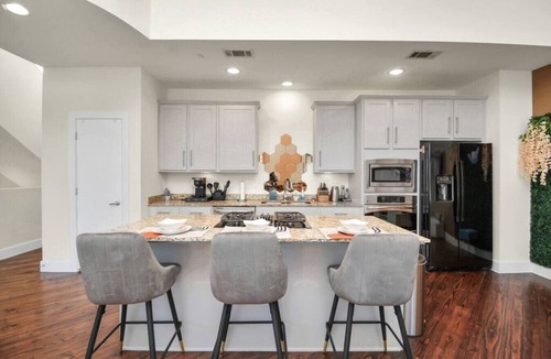 South Central Houston House | East Downtown Townhouse - 3 BR & 3.5 BA Great View