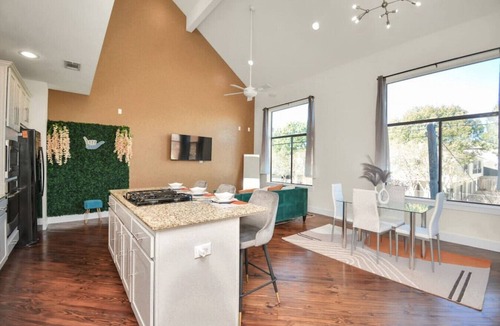 South Central Houston House | East Downtown Townhouse - 3 BR & 3.5 BA Great View