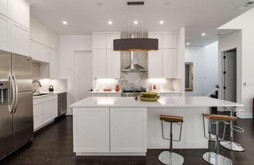 Travis Heights House | East Elizabeth St Compound