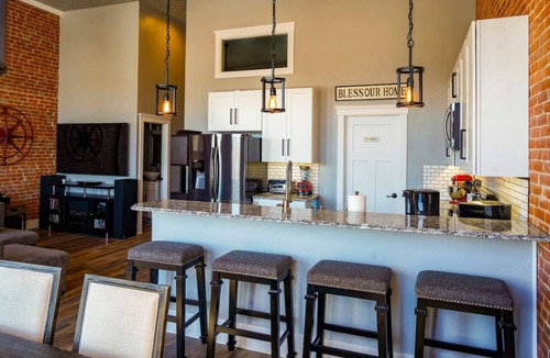 Baker City Apartment | East Empire Theatre Loft, Downtown! Sleeps 4, Local Golfing 50% Off!