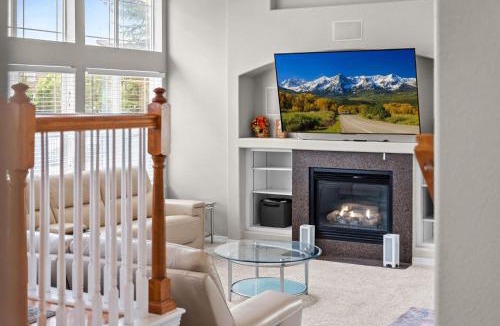 Aurora House | East Euclid in Denver CO