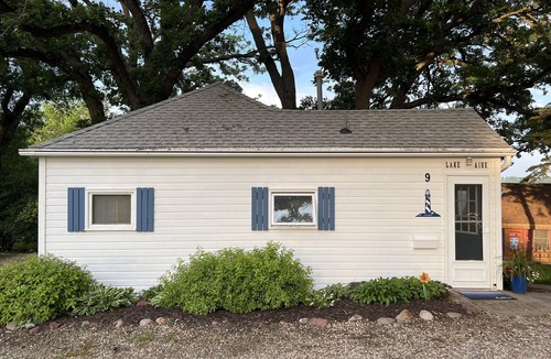Okoboji Cabin | East Lake Okoboji lakeside cabin with HOIST!