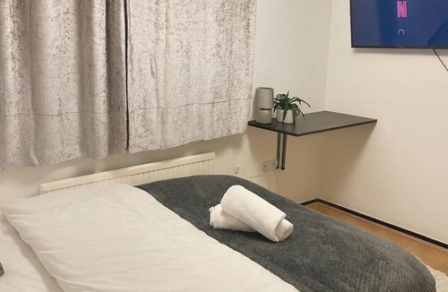 Lansbury House | East London Suites Room E