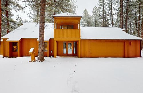 Black Butte Ranch House | East Meadow Escape