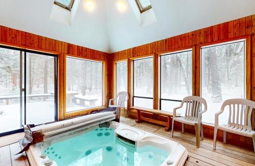 Black Butte Ranch House | East Meadow Escape