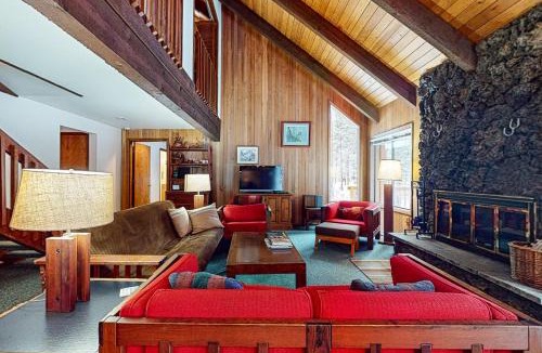 Black Butte Ranch House | East Meadow Escape