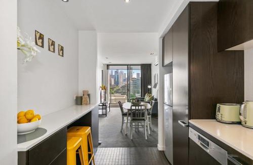East Melbourne Apartment | East Melb 2bed parking pet friendly
