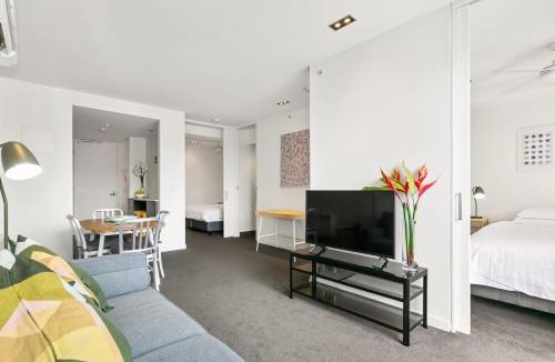 East Melbourne Apartment | East Melb 2bed parking pet friendly