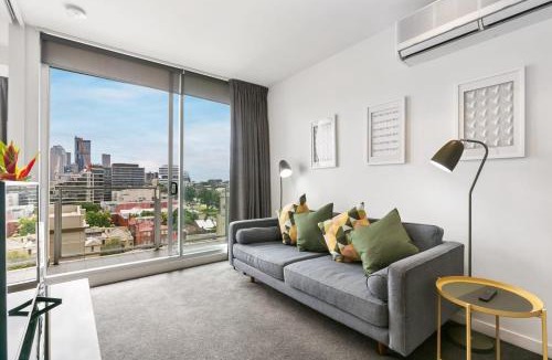 East Melbourne Apartment | East Melb 2bed parking pet friendly