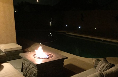 East Mesa House | East Mesa Home With Beautiful Yard And Deep End Pool. Blocks From Freeways