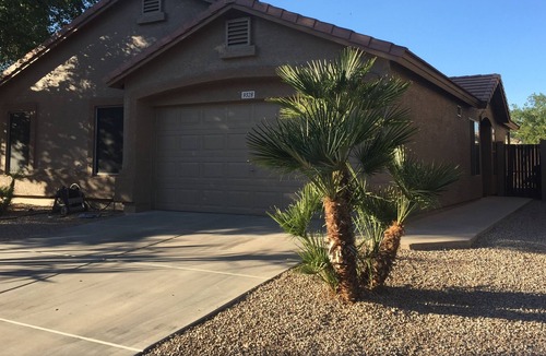 East Mesa House | East Mesa Home With Beautiful Yard And Deep End Pool. Blocks From Freeways