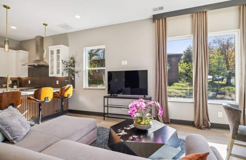Madison House | East Nash Luxury Escape w/Rooftop Deck-Sleeps 12!