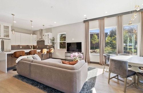 Madison House | East Nash Luxury Escape w/Rooftop Deck-Sleeps 12!
