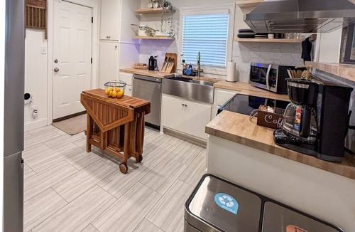 Talbot's Corner House | East Nashville 2BR Retreat - King Bed, Washer/Dryer, Full Kitchen