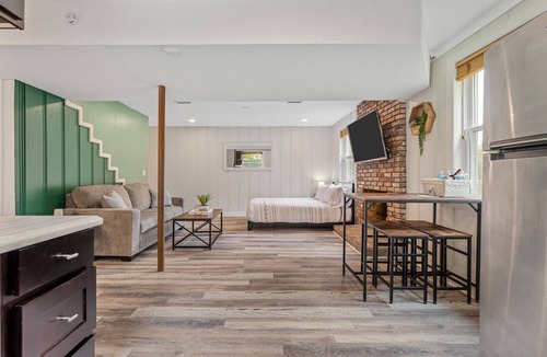 Nashville Apartment | East Nashville Studio, private entrance and yard , 10 min to downtown!