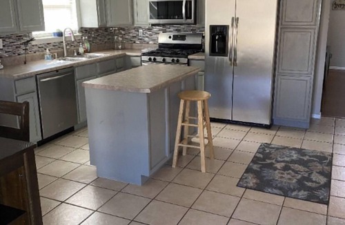 Biggs Field House | East Oasis Retreat Home 2 story, 4 bedroom, King size bed in Master bedroom 8KTV