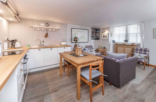 St Monans Apartment | East Pier View- stunning shorefront home