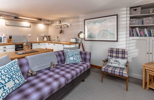 St Monans Apartment | East Pier View- stunning shorefront home