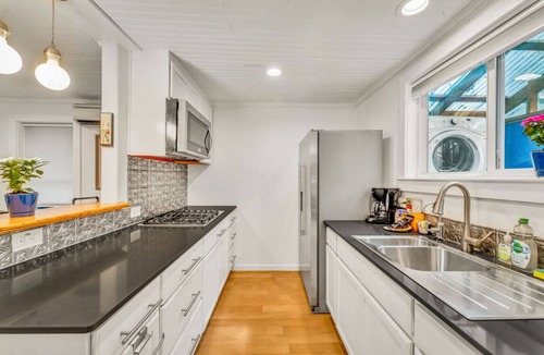 Chestnut House | East Side Blue Bonnet Cottage