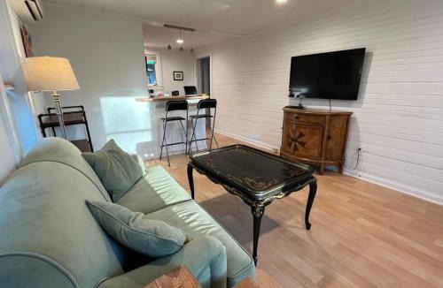 Chestnut House | East Side Blue Bonnet Cottage