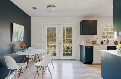 East MLK House | East Side Bungalow/3 BR/Large Backyard